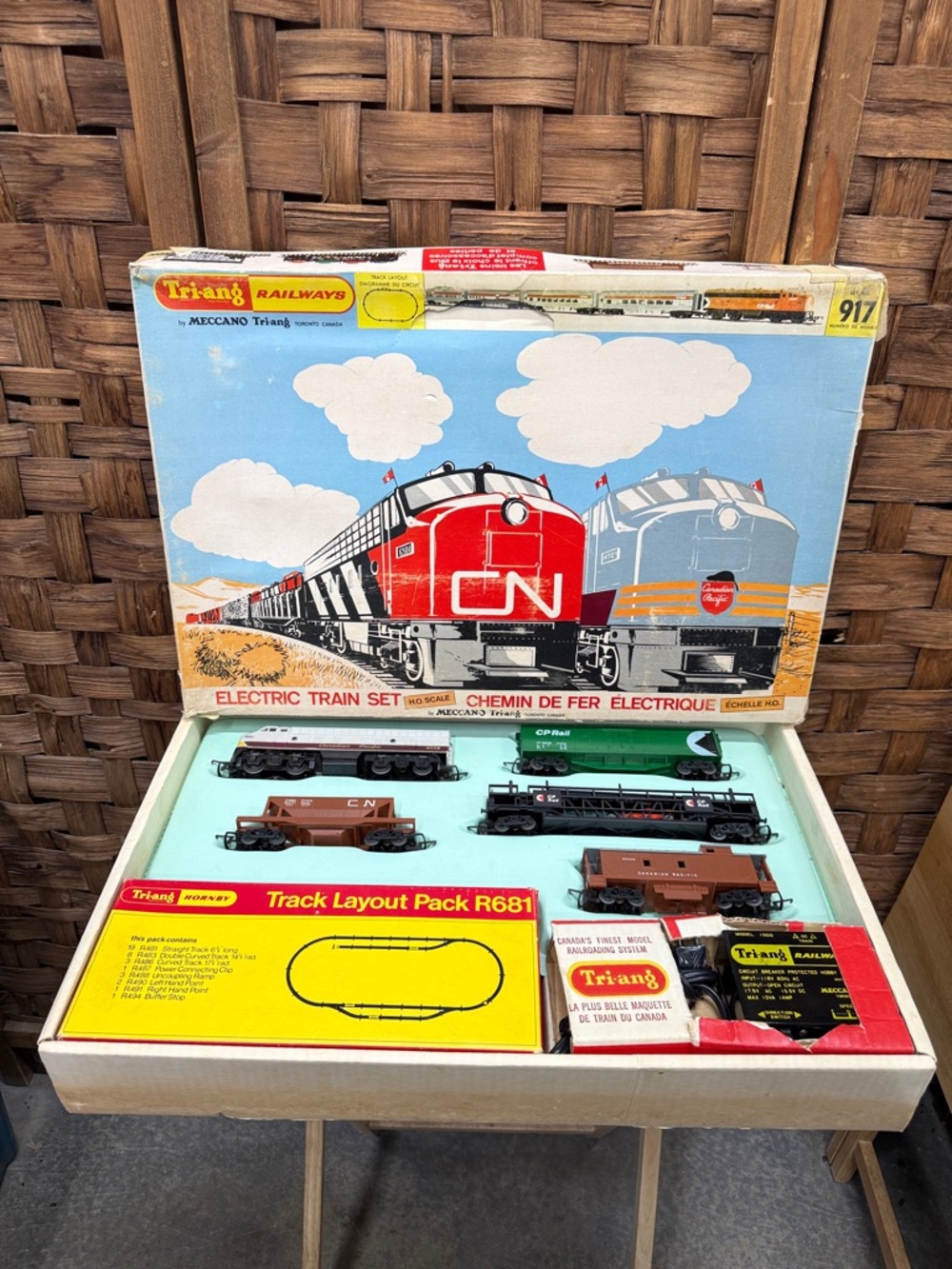 Antique Tri-ang Railways Meccano HO Scale Electric Train Set